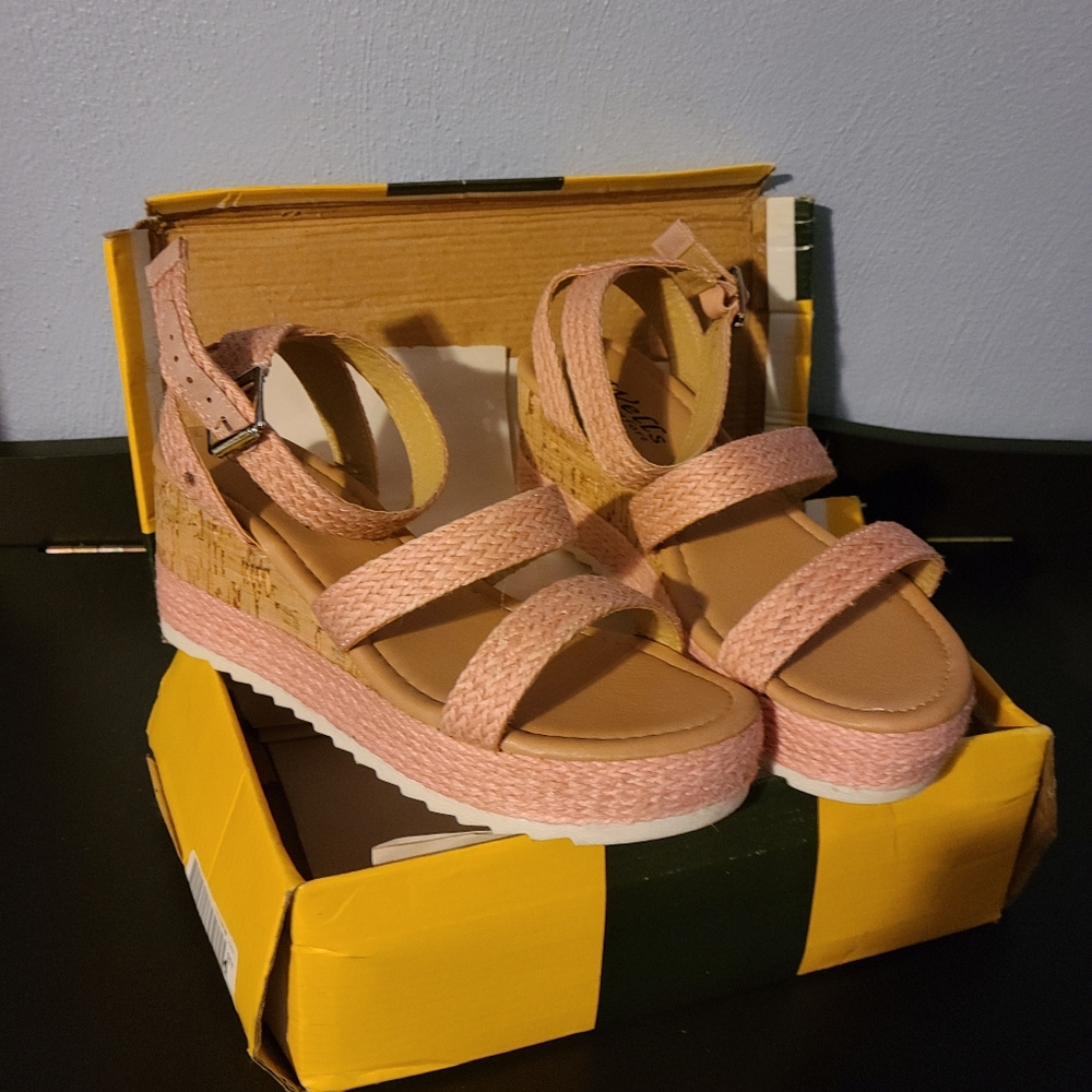 Shoes - Picture 2 of 3